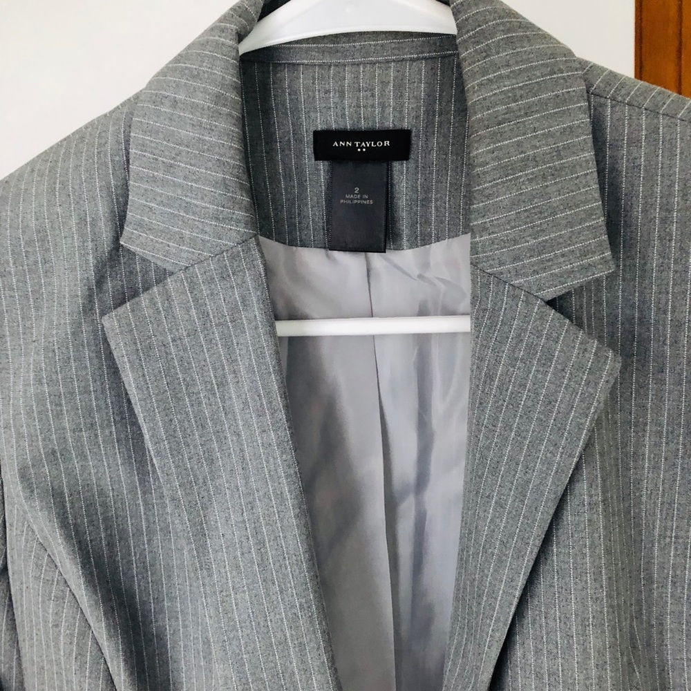 ANN TAYLOR gray blazer